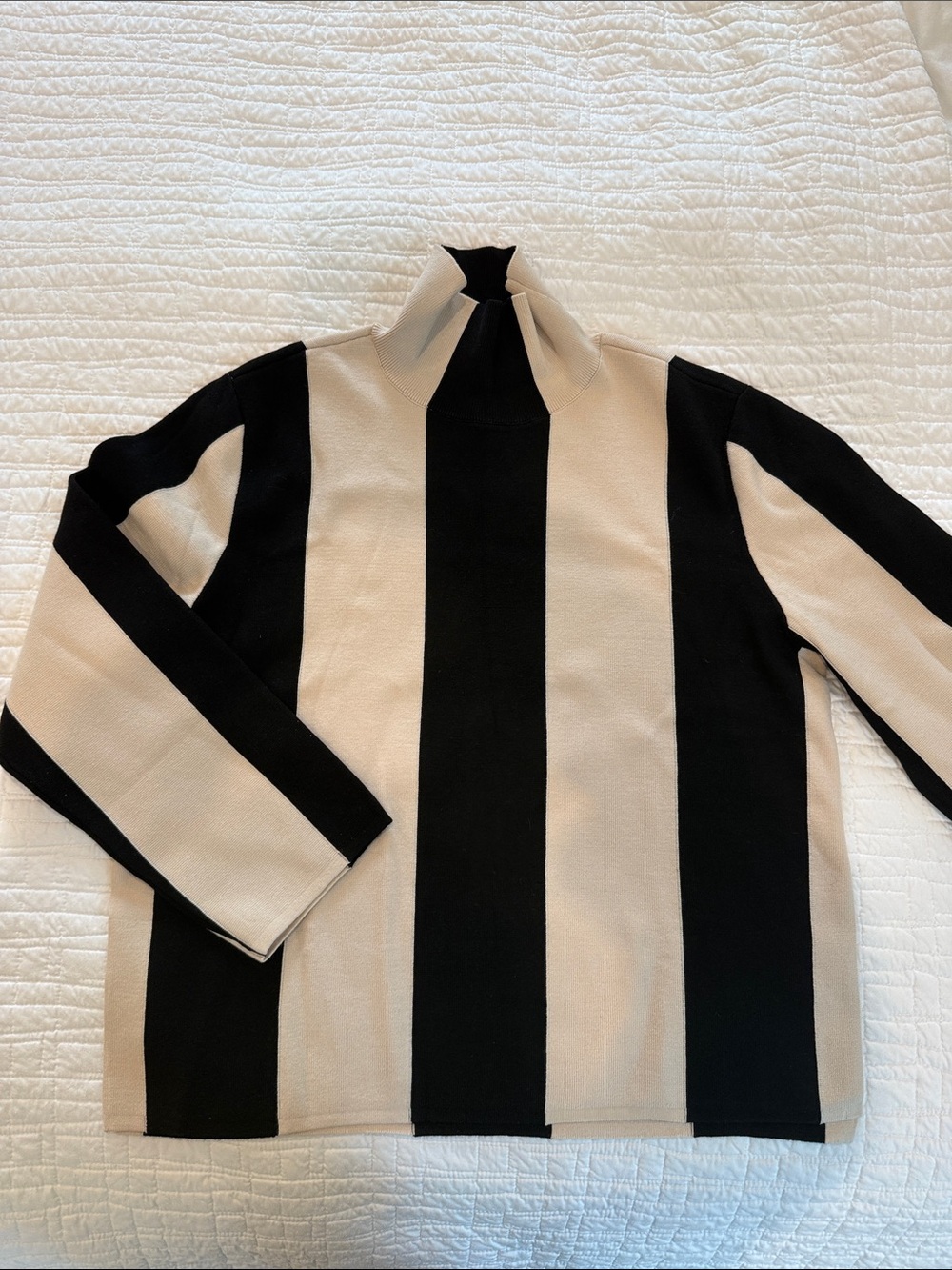 NWT H&M Knit Turtleneck Striped Black & Off White Size Small
